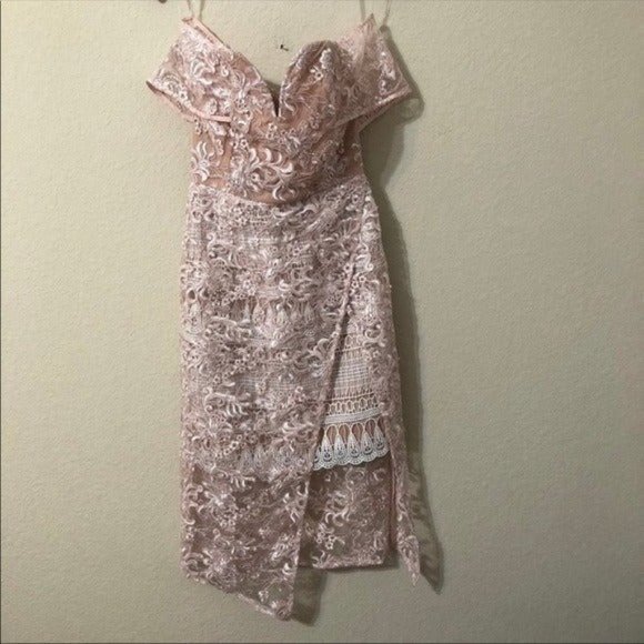 Elliatt Dress Blush Pink Floral Lace Mid - Picture 5 of 12